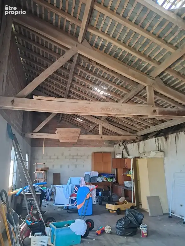 Maison familiale avec piscine, atelier et terrain. - photo 12