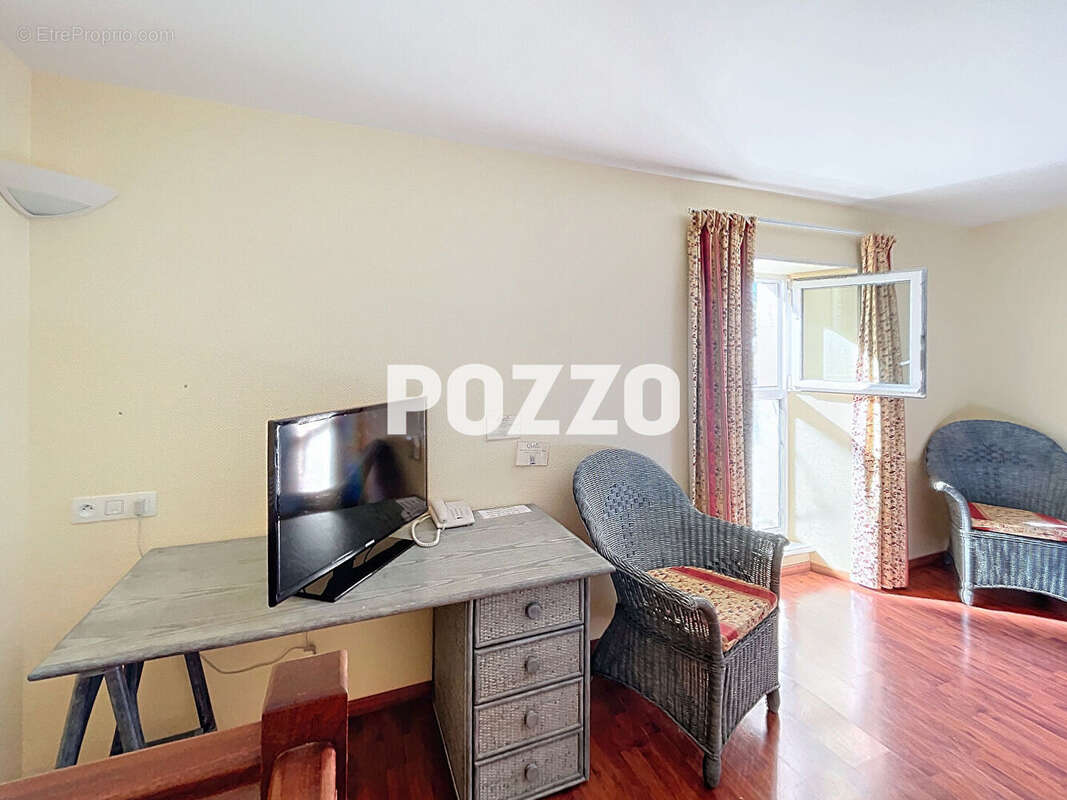 Appartement à COLLEVILLE-SUR-MER