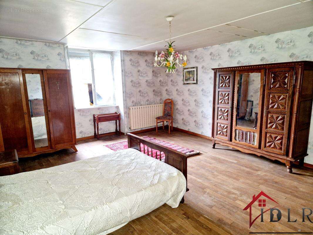 Maison à MONTIGNY-LES-CHERLIEU