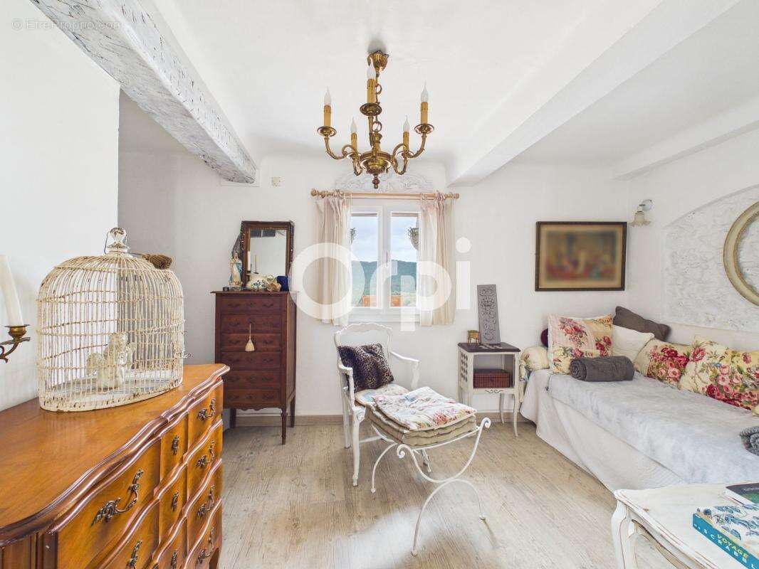 Maison à BAGNOLS-EN-FORET