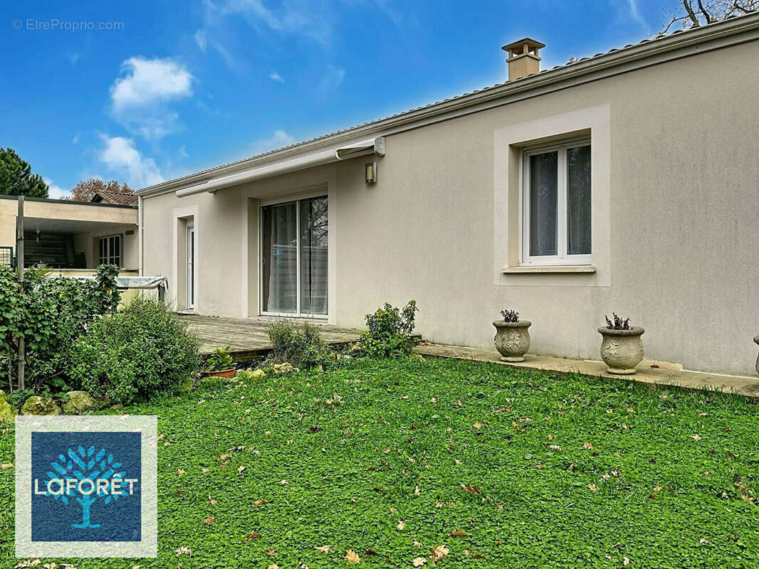 Maison à BARBEZIEUX-SAINT-HILAIRE