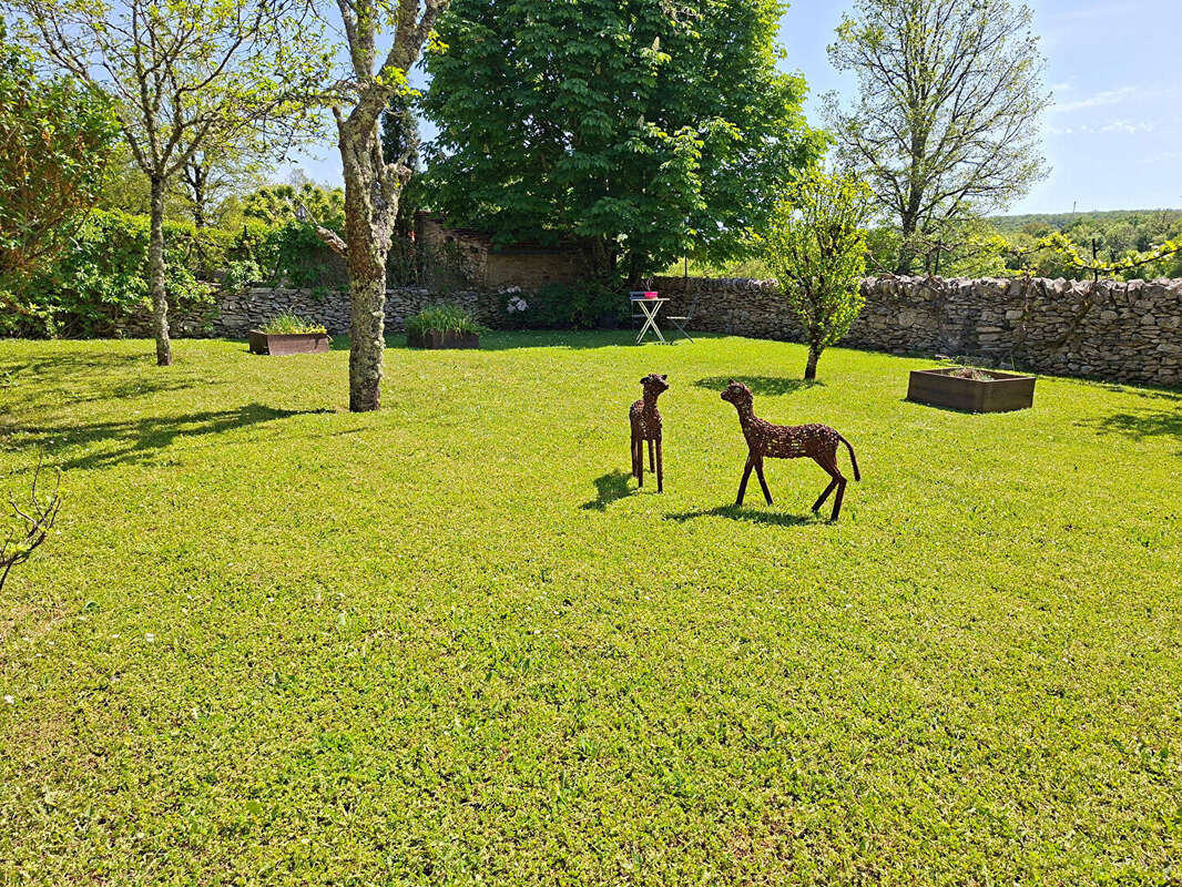 Domaine d'Exception en Quercy : Un Hameau de Pierre au Coeur du Causse de Gramat750 m2 - photo 4