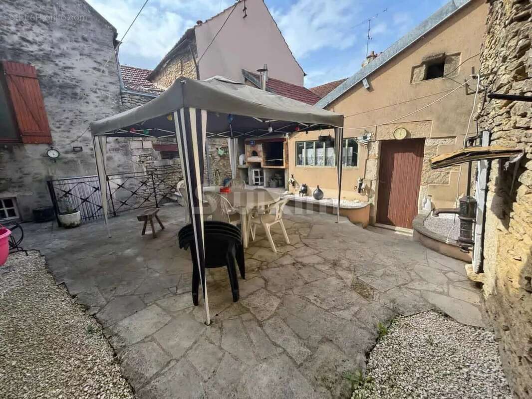 Appartement à L&#039;ISLE-SUR-SEREIN