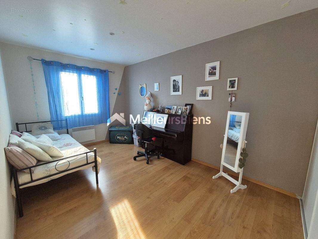 Maison à PEZILLA-LA-RIVIERE