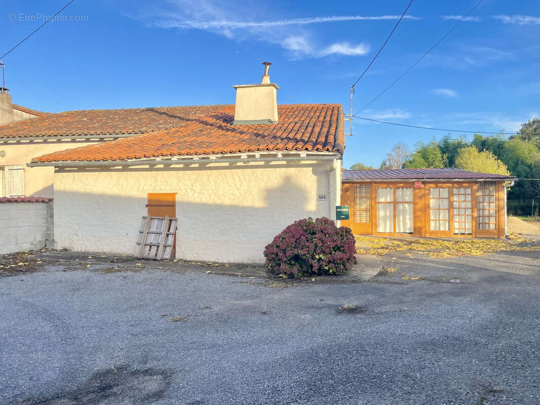 Maison à LA CHAPELLE-BATON