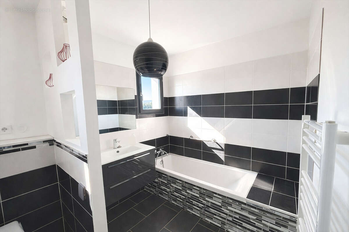 Maison à MONTELIMAR