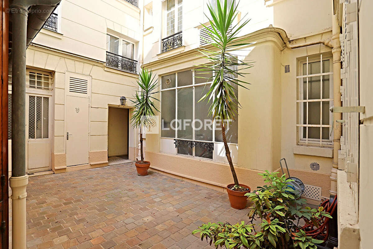 Appartement à PARIS-14E