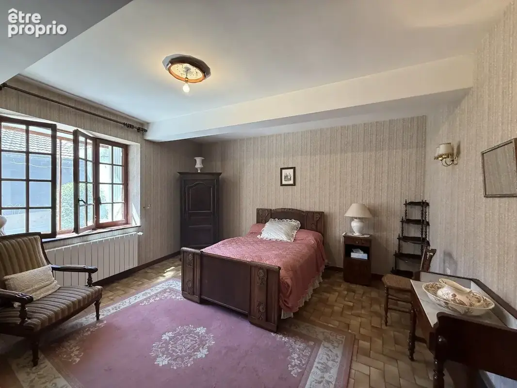 Grande maison de ville avec cours + possibilité de 2 logements ! - photo 8