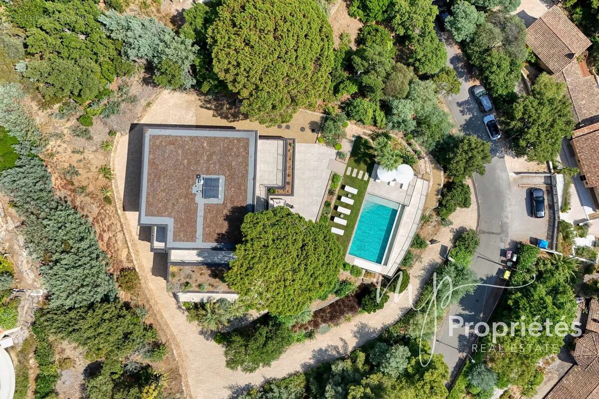 Rayol-Canadel-sur-Mer – Villa contemporaine d’exception vendue entièrement meublée –  six suites raffinées. Vue panoramique sur  - photo 59