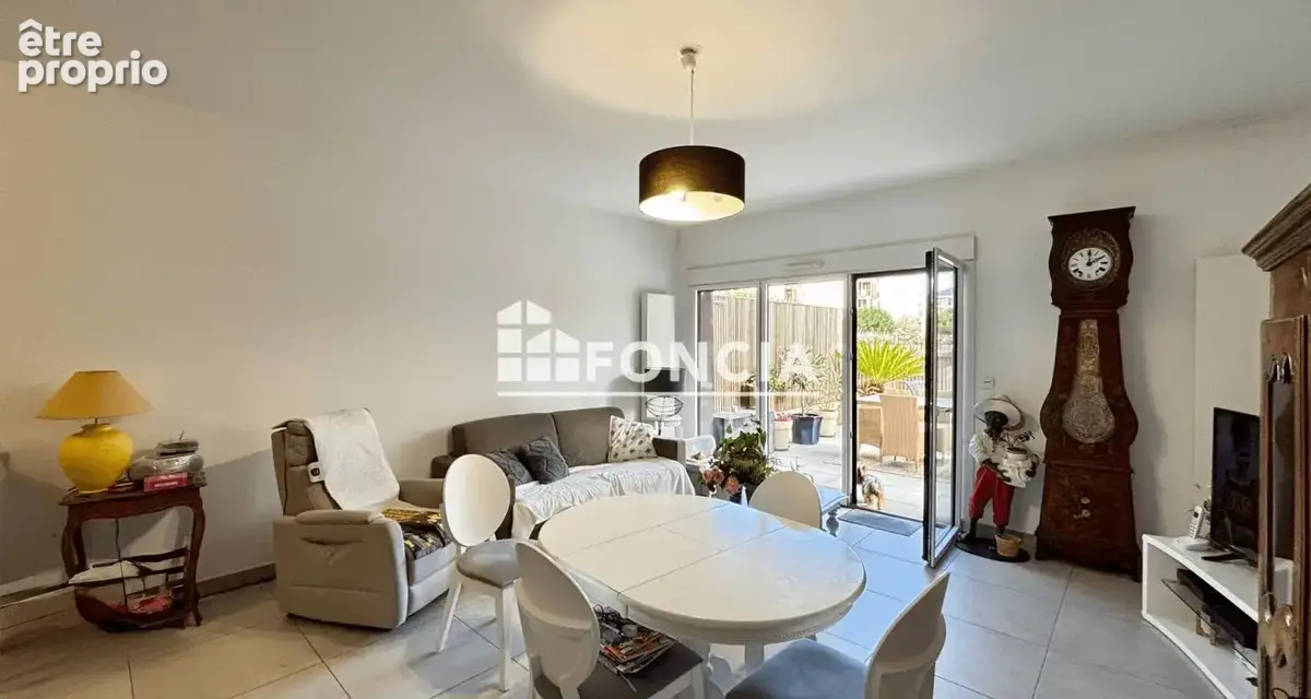 Une adresse privilégiée, un cadre exceptionnel et de beaux volumes ! pour cet appartement - photo 4
