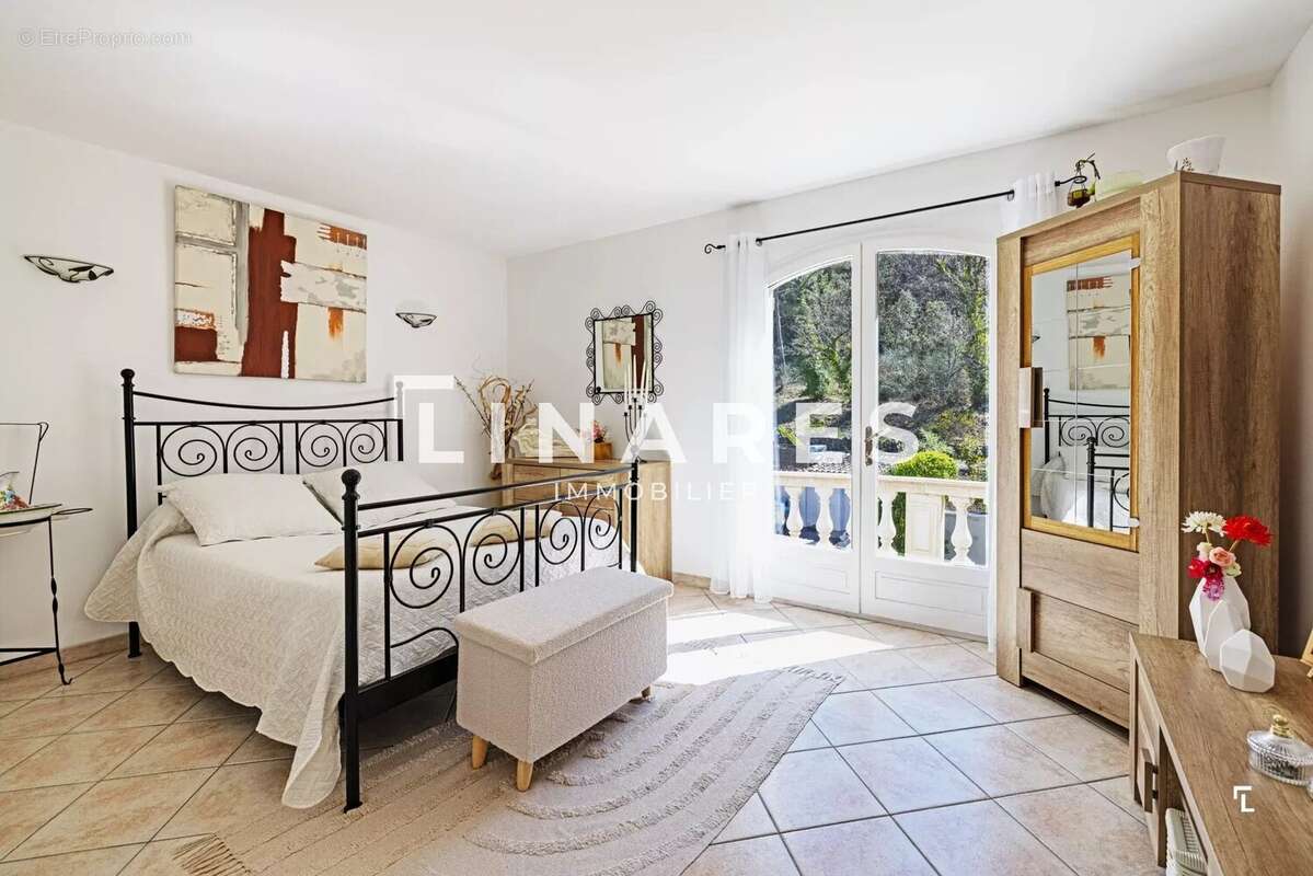 Maison à SIMIANE-COLLONGUE