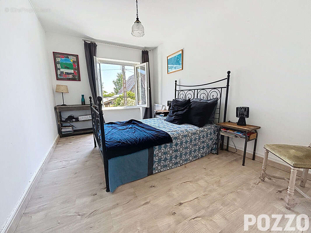 A Vendre à GENÊTS (50530)  - Maison en pierres 189 m² -7 pièces - 4 à 6 chambres - Baie du Mont-Saint-Michel - photo 9