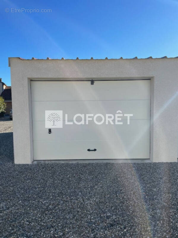 Parking à VERNIOLLE