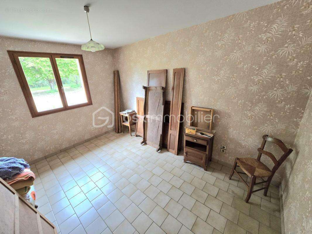 Pavillon 2 chambres (possibilite 3) sur un terrain constructible de 3 237 m2 !!! - photo 10