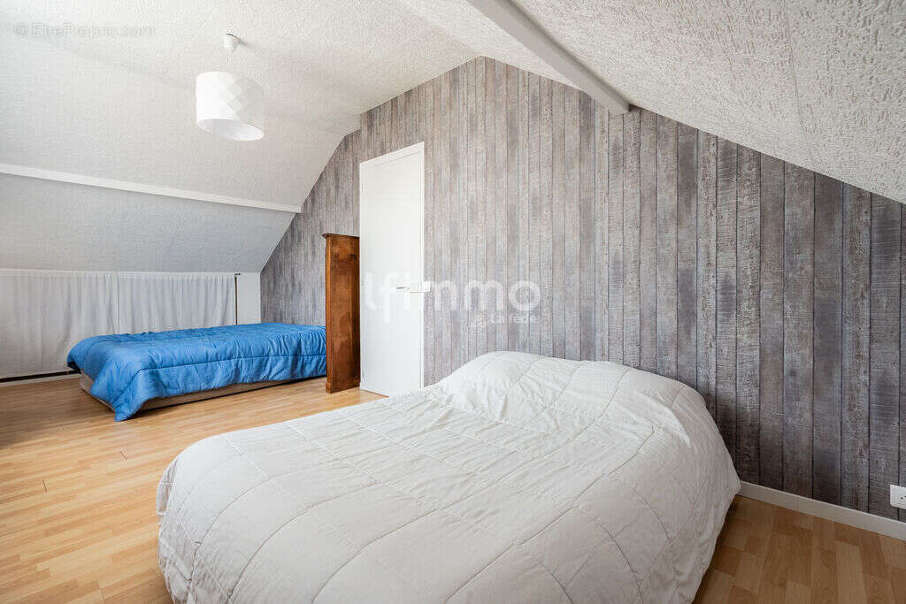 Maison 6 pièces - Grand garage - photo 10