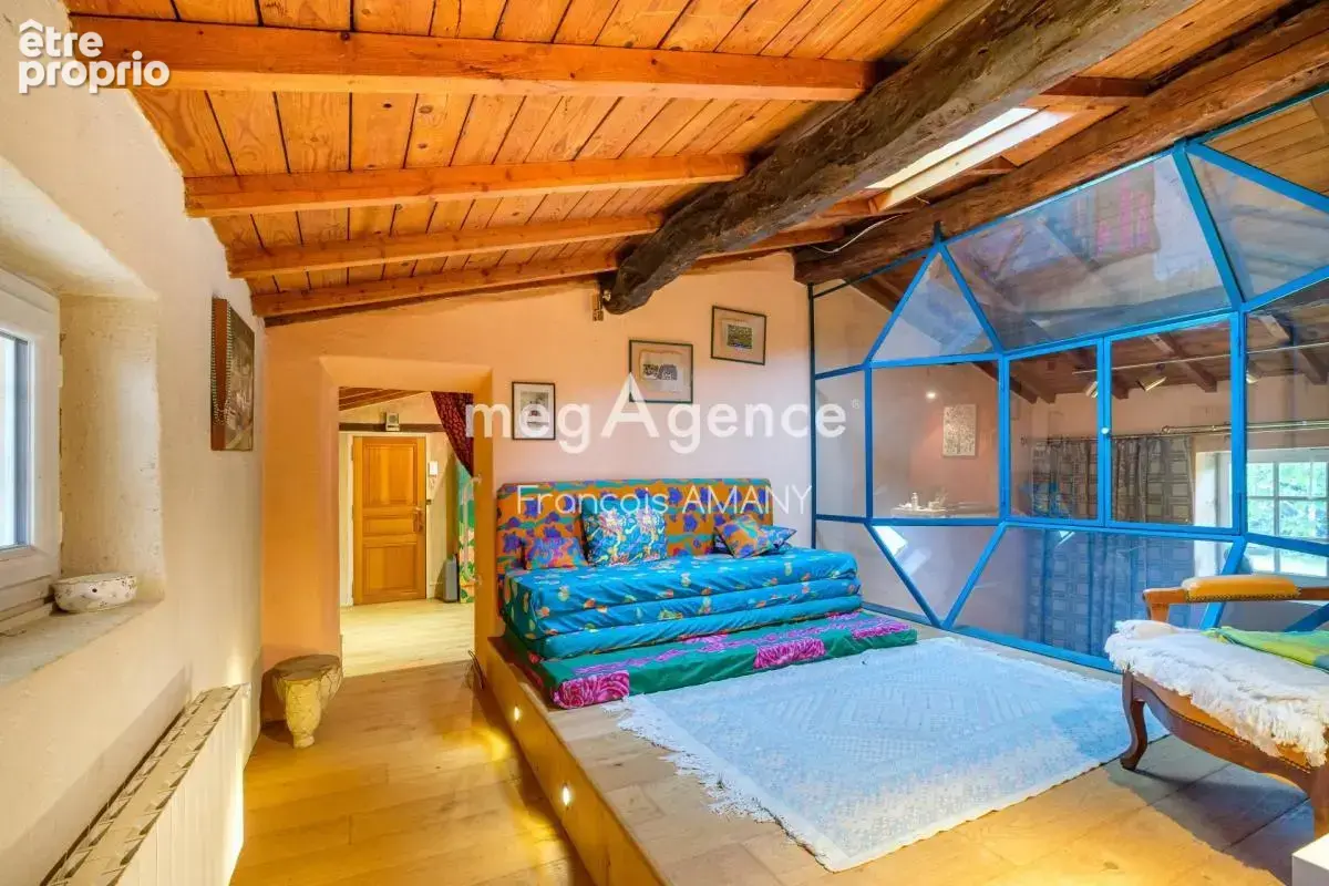 Une maison de charme au cœur de Dommartin - photo 10