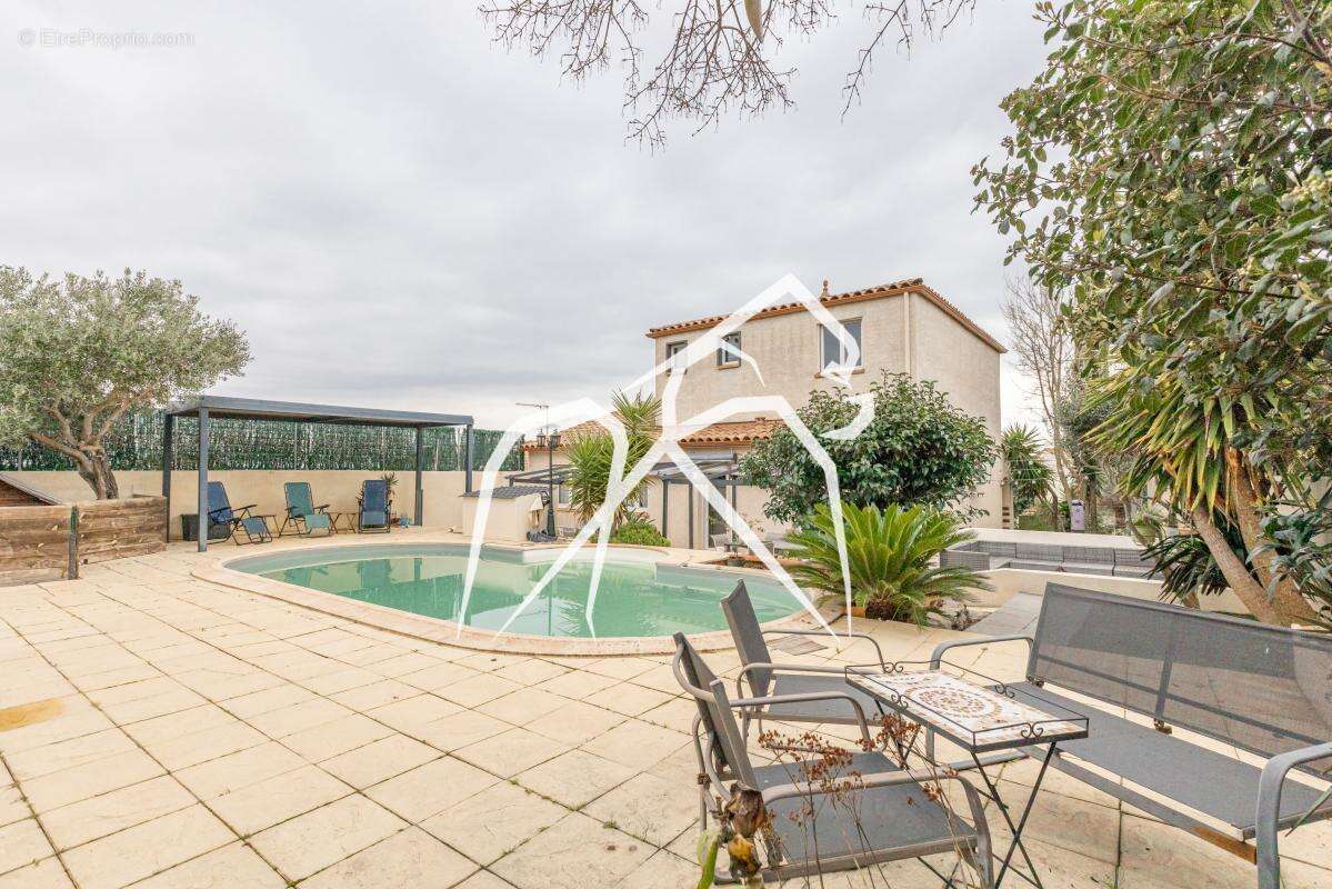 Maison à COURNONSEC