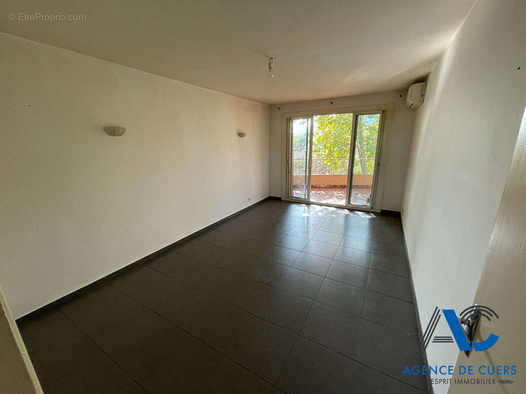 Appartement à CUERS