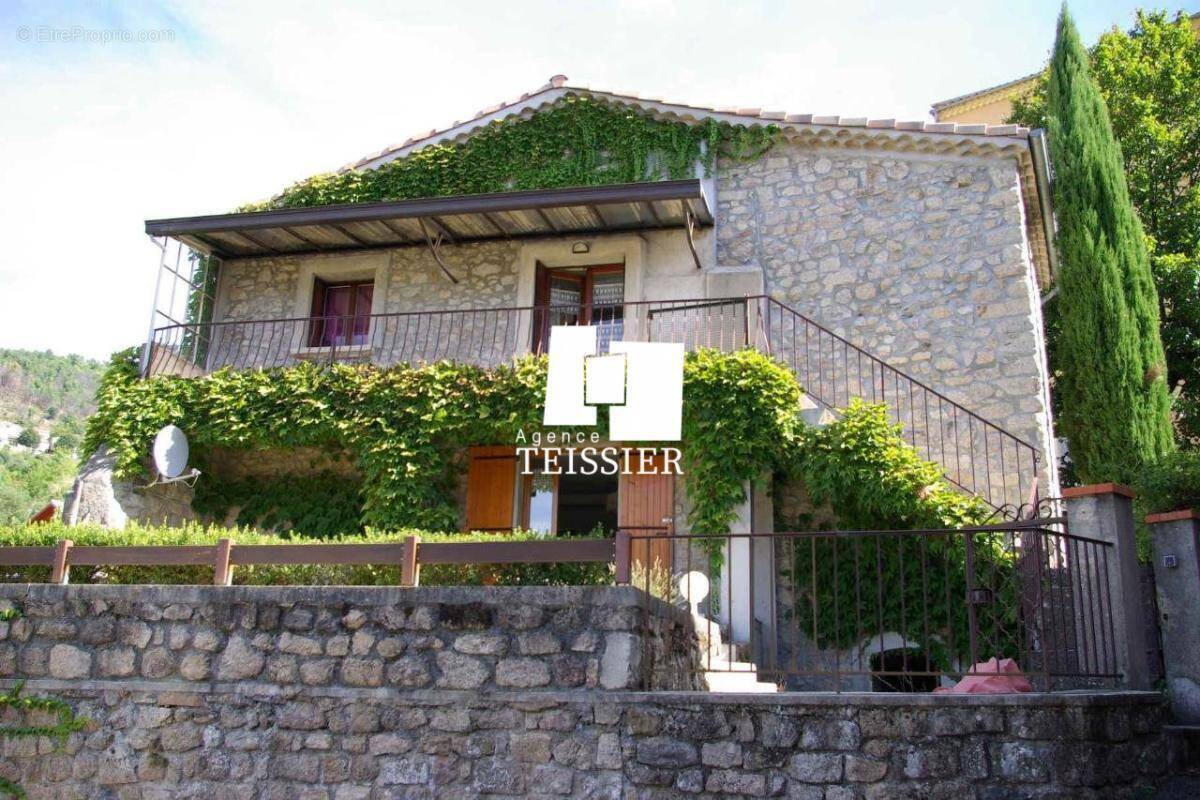 Maison à ROCHER