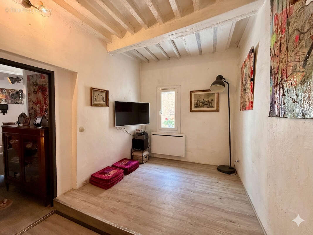 Maison de village R+3 avec dépendance - photo 7