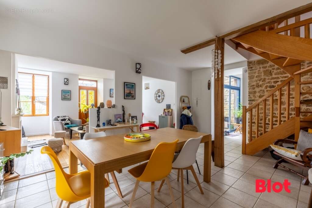 Maison à SAINT-AUBIN-DU-CORMIER