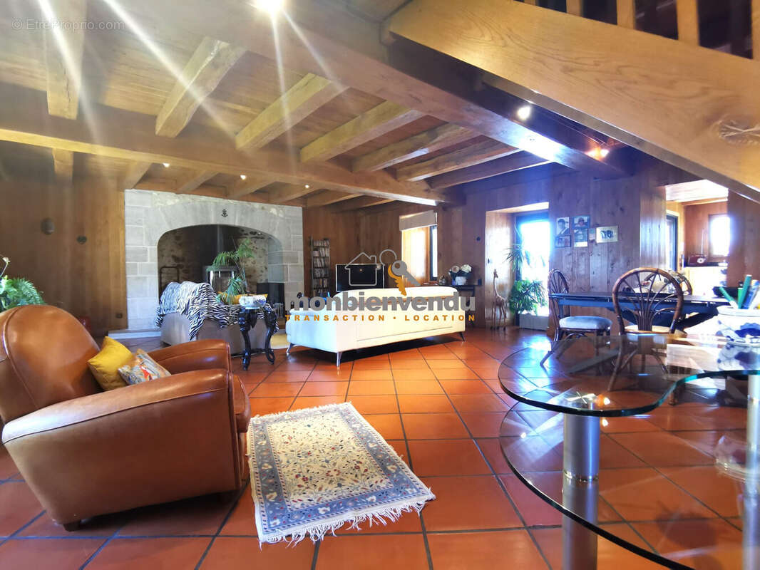 Maison à ARPAJON-SUR-CERE