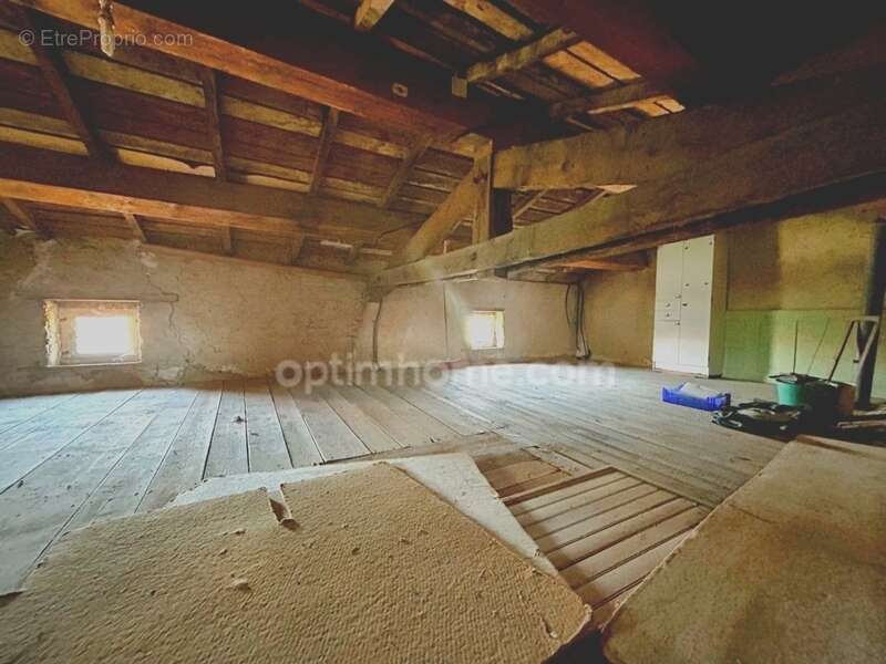 Maison à EGLISENEUVE-PRES-BILLOM