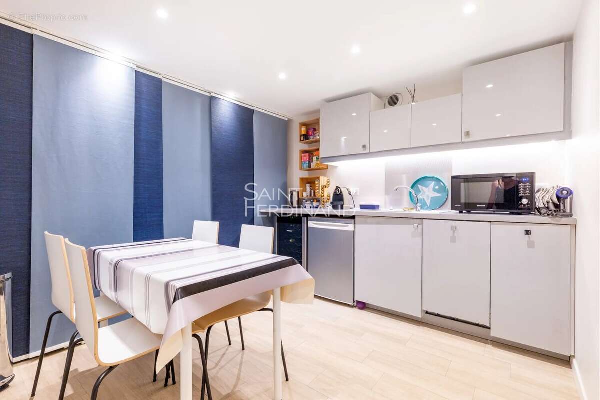 Commerce à PARIS-17E