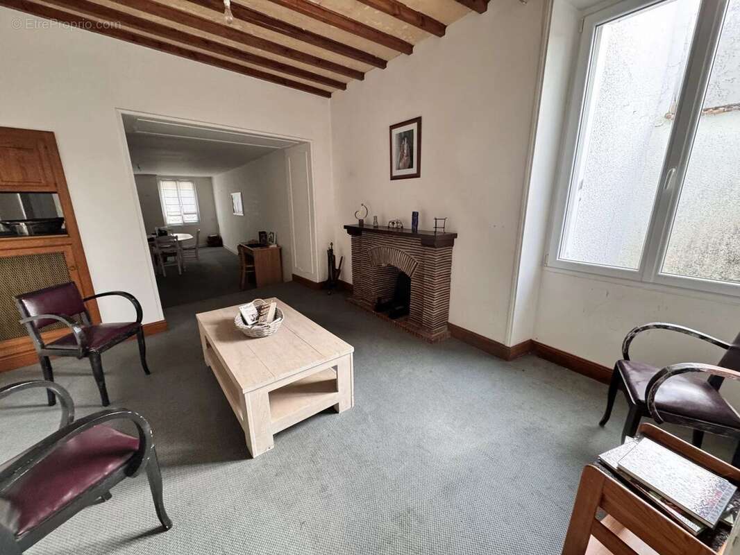 Maison à MONDONVILLE-SAINT-JEAN