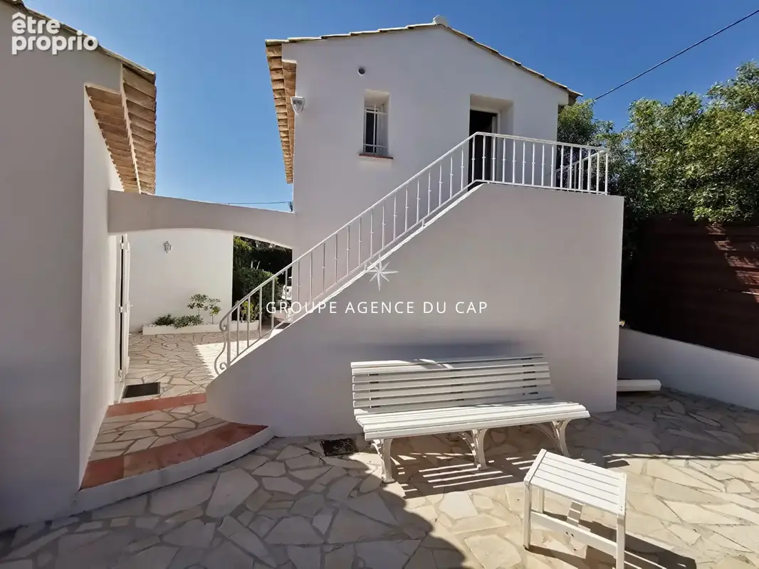 À vendre villa plain pied vue mer panoramique 3 chambres piscine garage à saint aygulf - photo 13
