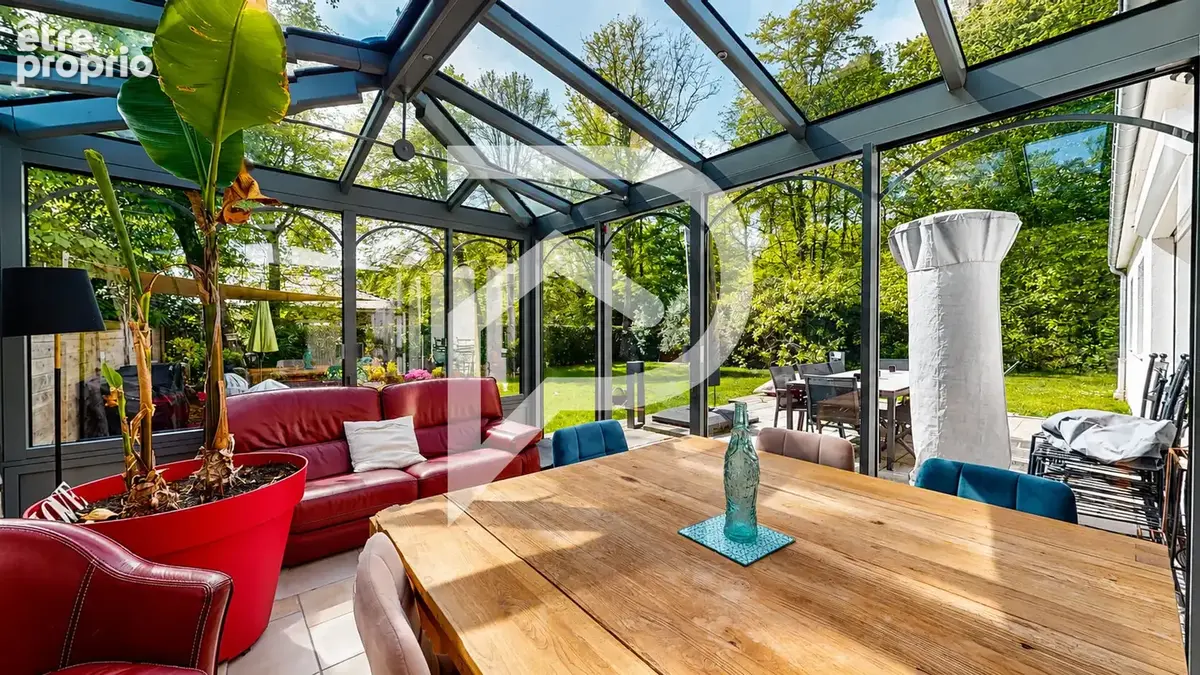 Maison familiale  de plain pied 150 m² Domaine privé sécurisé  Jardin 1000 m² plein sud  La Celle-Saint-Cloud Proche A13 et Parl - photo 4