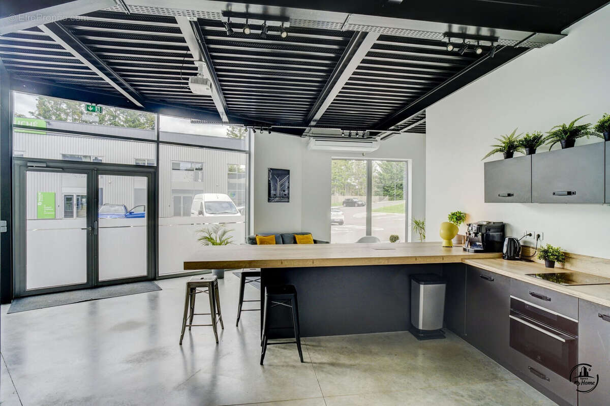 Commerce à LA FOUILLOUSE