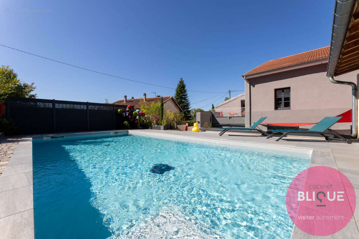 Maison à LAY-SAINT-CHRISTOPHE