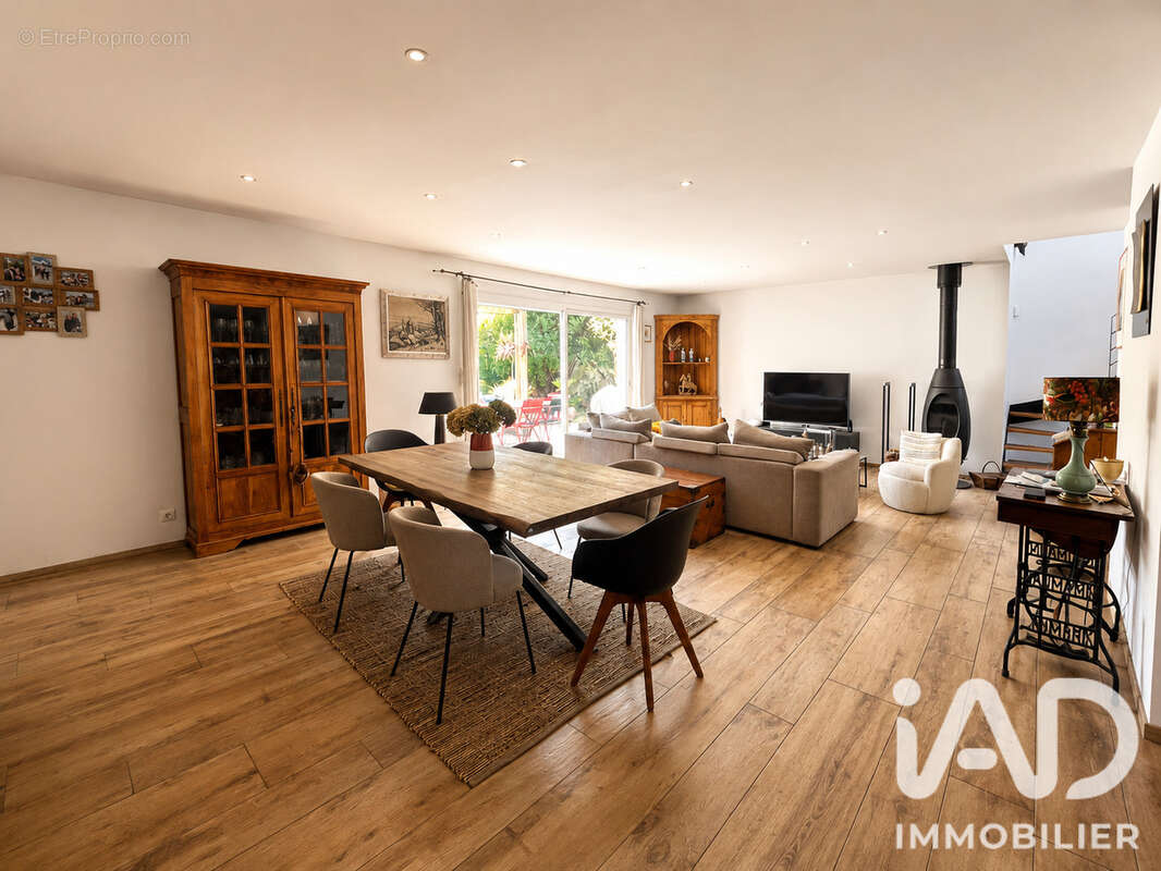 Maison 239 m² à Perigny  - photo 7