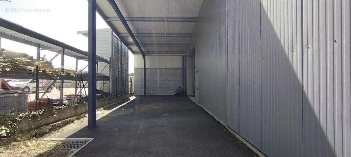 Commerce 810 m² à Saint-Donat-Sur-L'herbasse  - photo 3
