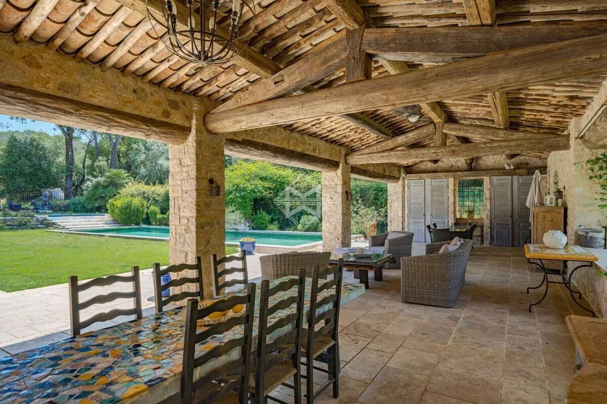 Maison à ROQUEFORT-LES-PINS