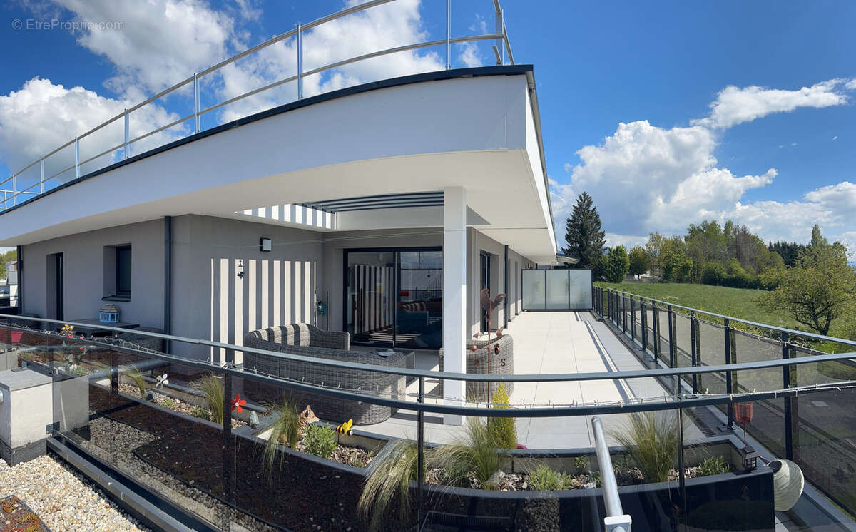 Appartement à CRUSEILLES