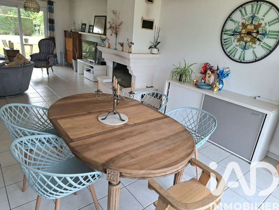 Maison 171 m² à Quincay  - photo 7