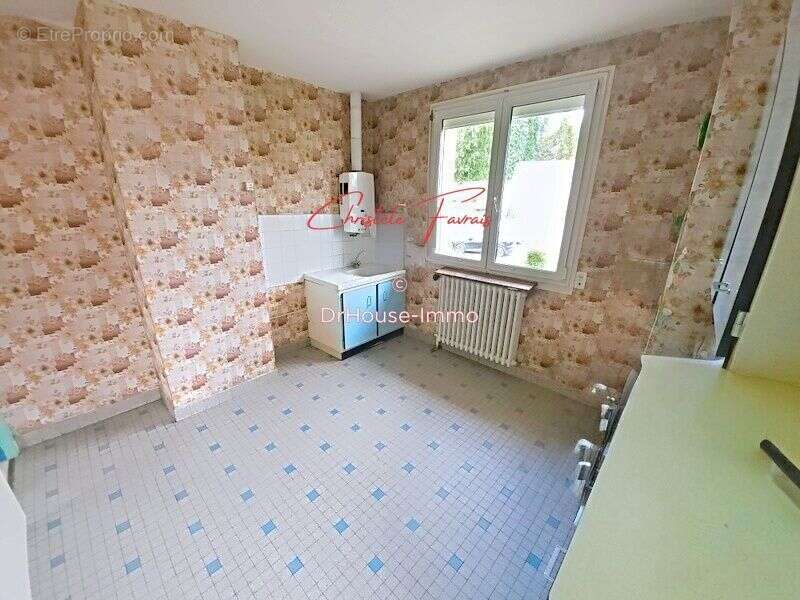 Maison à LOUVIGNE-DU-DESERT