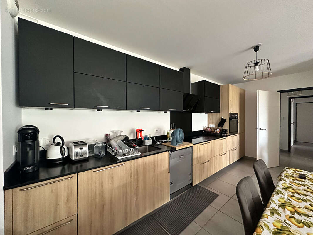 Vétraz-Monthoux : Appartement 4 pièces en rez-de-chaussée 79.32 m² avec terrasse de 31.61 m² - photo 3