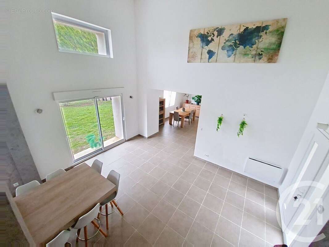 Maison à SAINT-PIERRE-DE-CHANDIEU