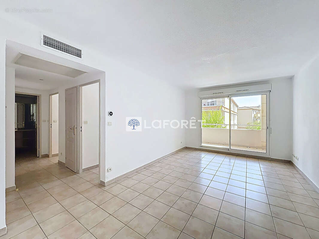 Nimes - p2 avec terrasse - residence de standing - photo 9