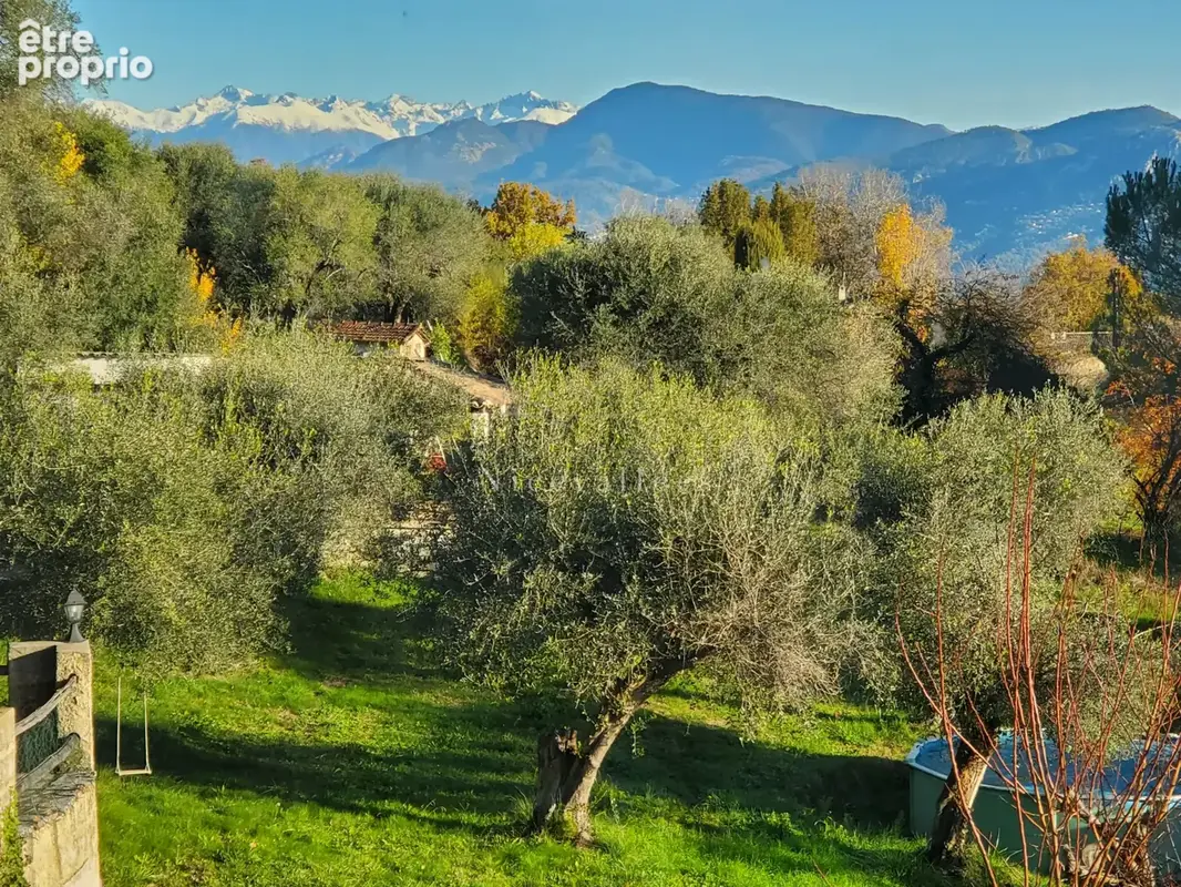 Villa 8 pièces sur 2330 m2 de terrain - photo 3