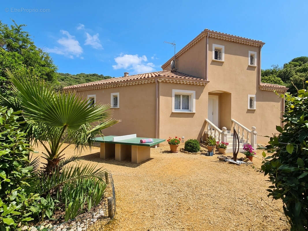 Maison à MORNAS