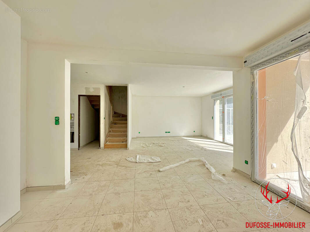 Maison Six Fours Les Plages 6 pièce(s) 136.5 m2 - photo 5