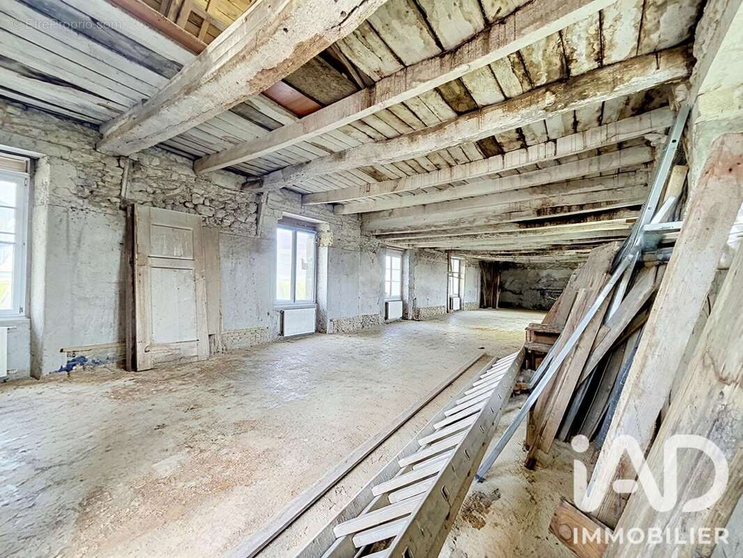 Maison 149 m² à Saint-Caradec  - photo 2