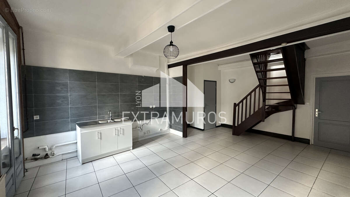 Appartement à L'ARBRESLE