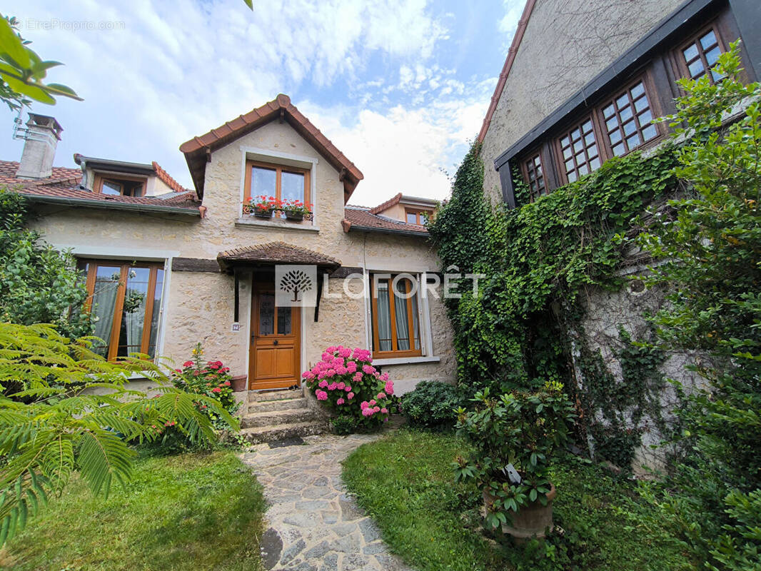 Maison à ROSNY-SUR-SEINE