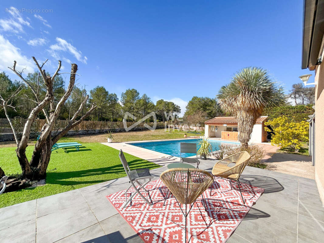 Maison à SAINT-CLEMENT-DE-RIVIERE