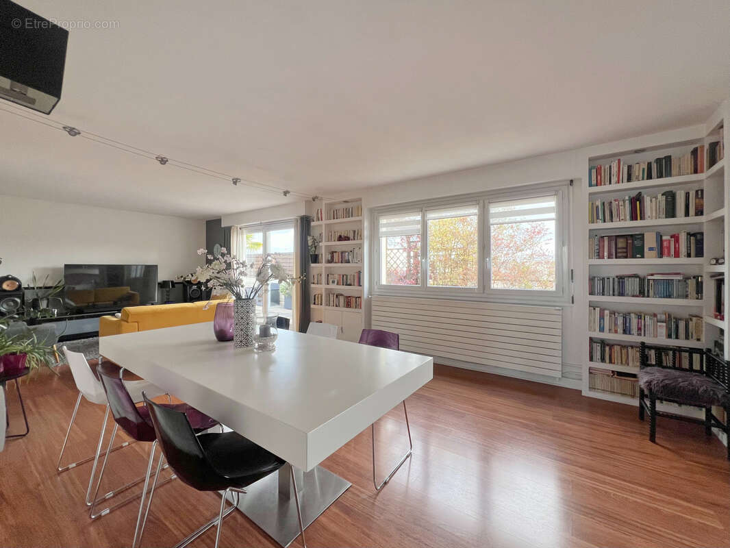 Appartement à COURBEVOIE